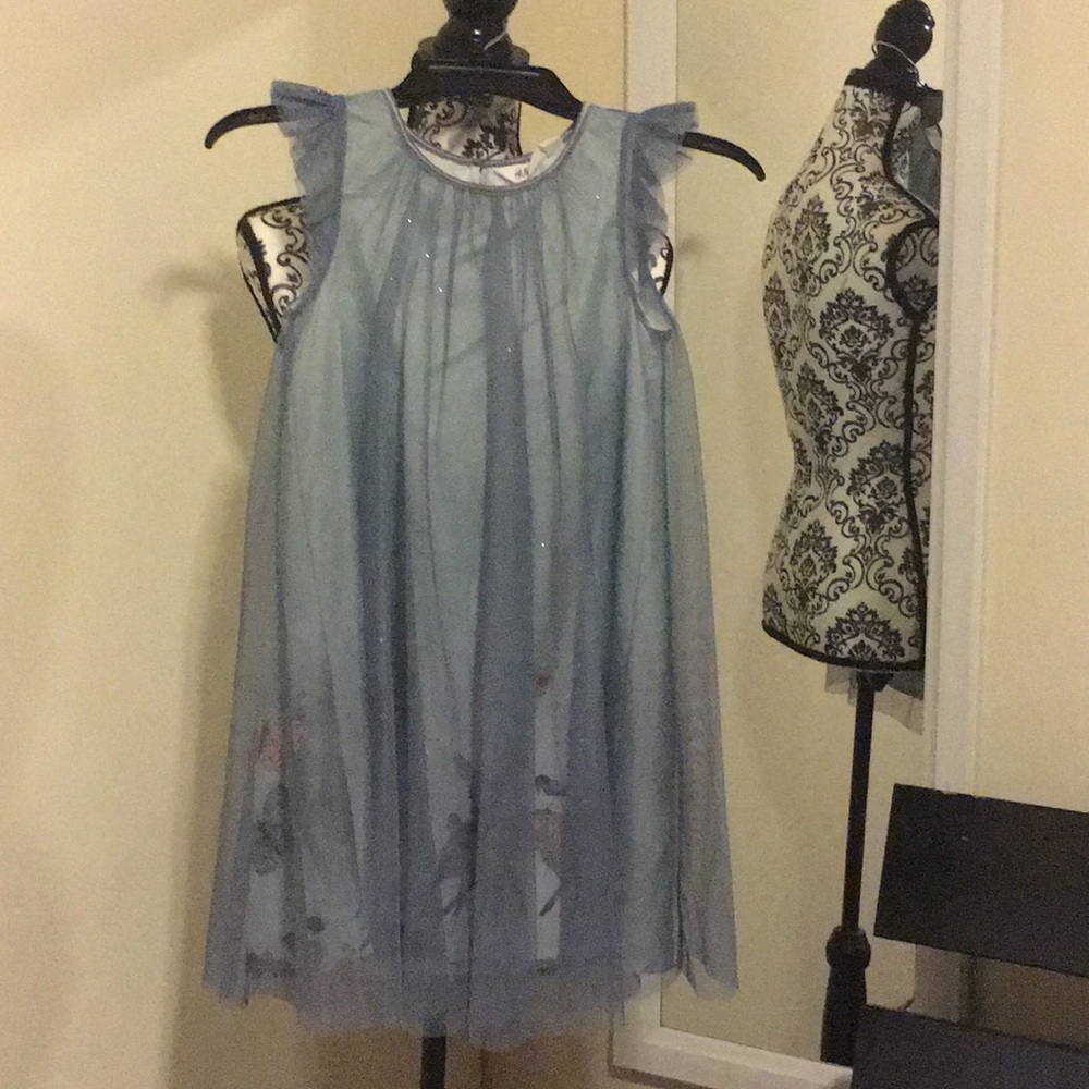 Beautiful blue girl dress!